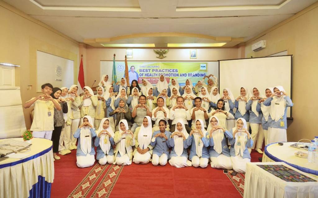 PERKUAT KOMPETENSI: Pihak PUM perwakilan NTB Bersama Expert dari Belanda dan Ketua Stikes Mataram beserta jajarannya.&nbsp;
