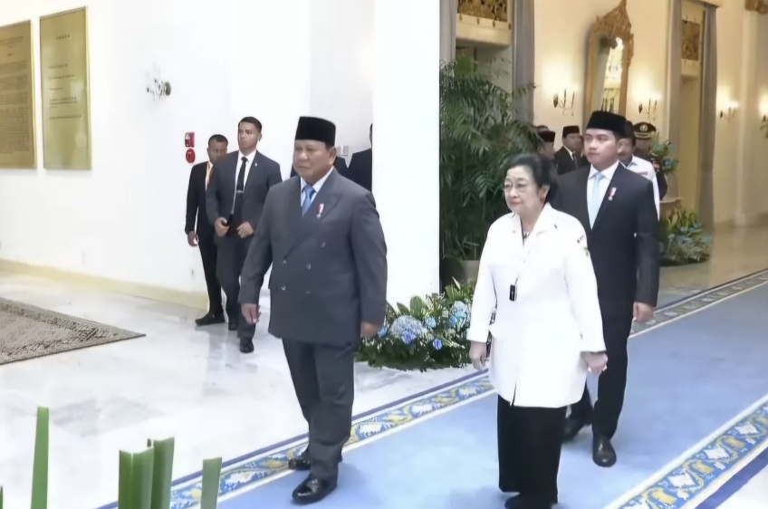 Presiden Prabowo Subianto, Presiden ke-5 RI Megawati Soekarnoputri, dan Wapres Gibran Rakabuming Raka hadiri upacara Hari Lahir Pancasila di halaman Gedung Pancasila, Jakarta, Senin (2/6). (Setpres)