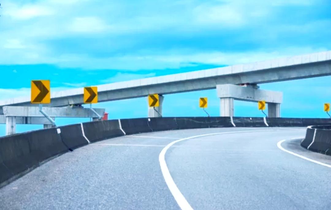 Jalan Tol Port to Port 80 km Lembar-Kayangan Lombok dipediksi akan telan biaya hingga Rp 22 Triliun yang bersumber dari Pusat.
