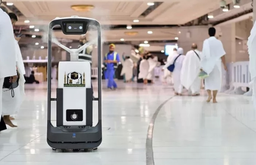 Robot Manarah 2, misalnya, siap memberi panduan dalam lebih dari 20 bahasa dan ditempatkan di titik strategis seperti Masjidil Haram dan Masjid Nabawi. (istimewa)