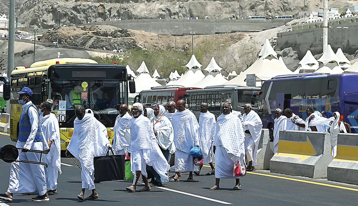 Jamaah haji dari berbagai negara bersiap menuju Arafah untuk pelaksanaan wukuf di padang Arafah.