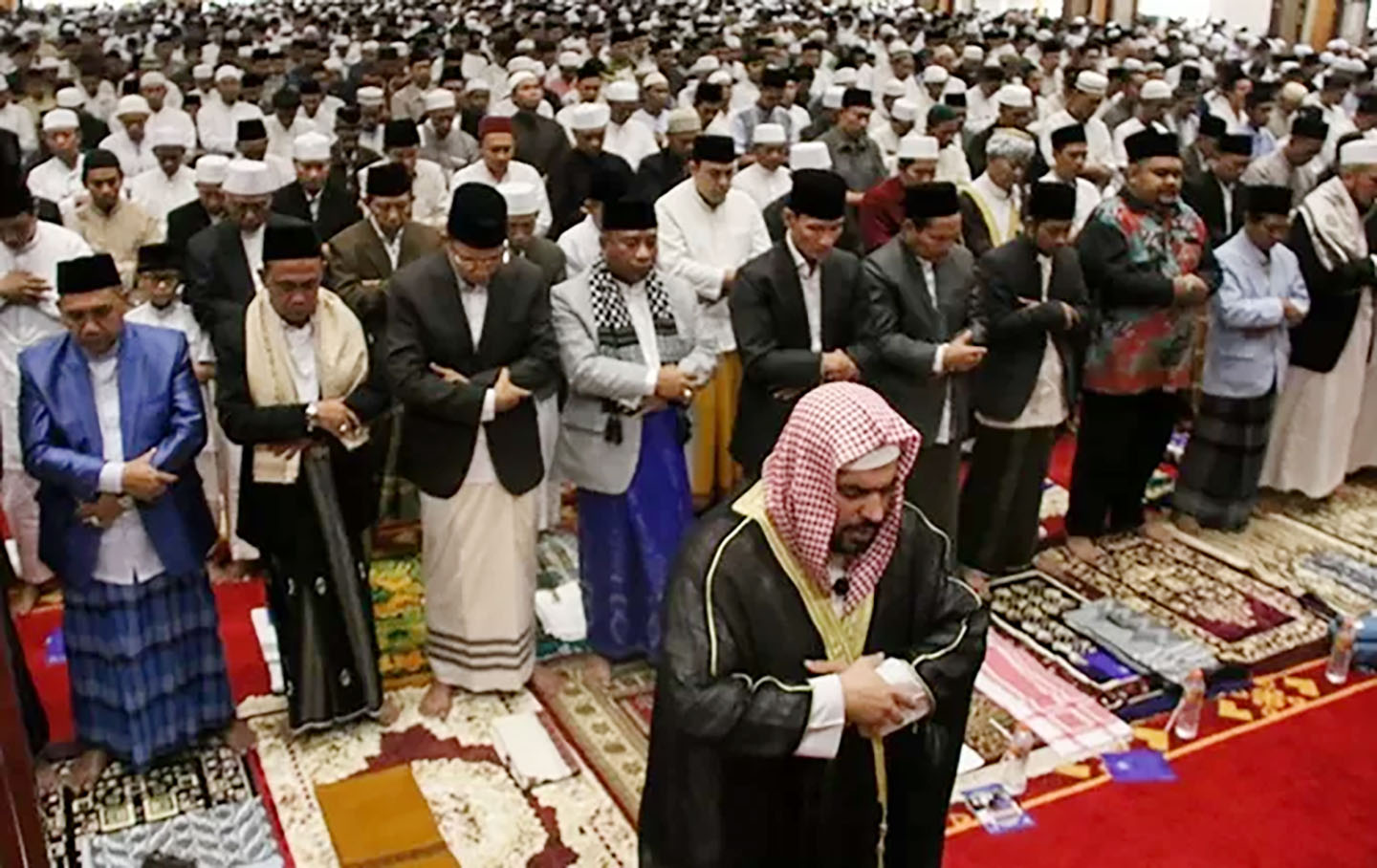 Suasana salat Id di Masjid Hubbul Wathon Islamic Center Mataram, beberapa tahun lalu.