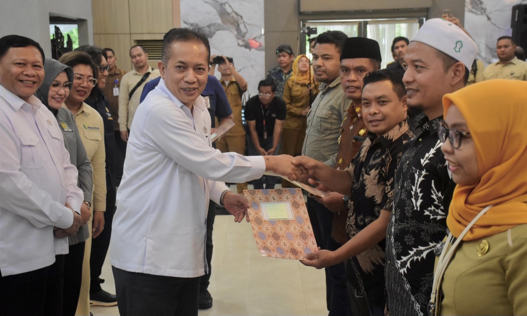 BERI APRESIASI: Wamen Koperasi Ferry Juliantono menyampaikan apresiasi pembentukan KMP di NTB.