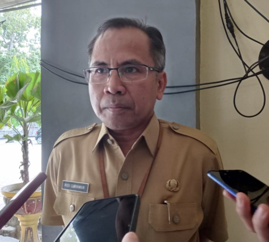 BERI KETERANGAN: Kadisnaker Kota Mataram Rudi Suryawan membeberkan jumlah pekerja di Kota Mataram yang berpotensi dapat BSU.