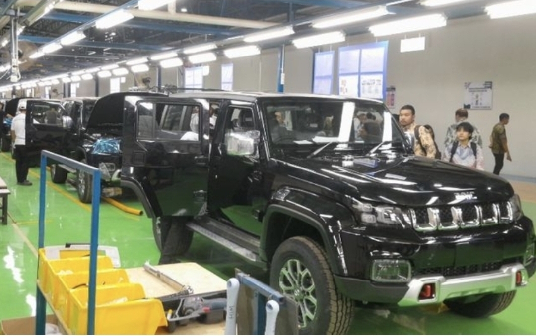 Lokalisasi produksi BAIC BJ40 Plus tak hanya akan meningkatkan daya saing produk, tapi juga menciptakan lapangan kerja baru dan meningkatkan keahlian SDM lokal. (istimewa)