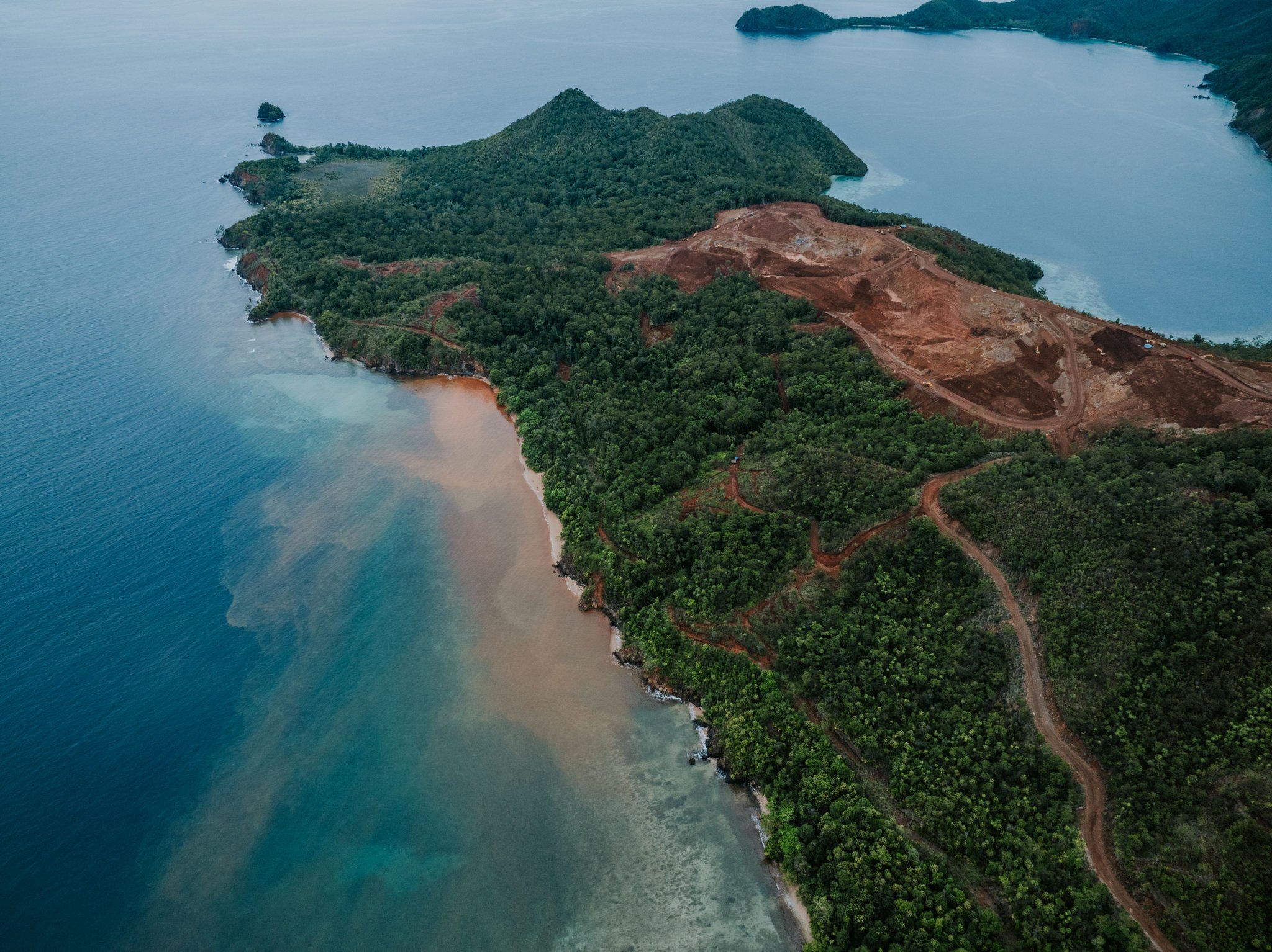 Pemandangan eksotis Raja Ampat yang kini terancam oleh aktivitas pertambangan nikel. (Sumber internet)