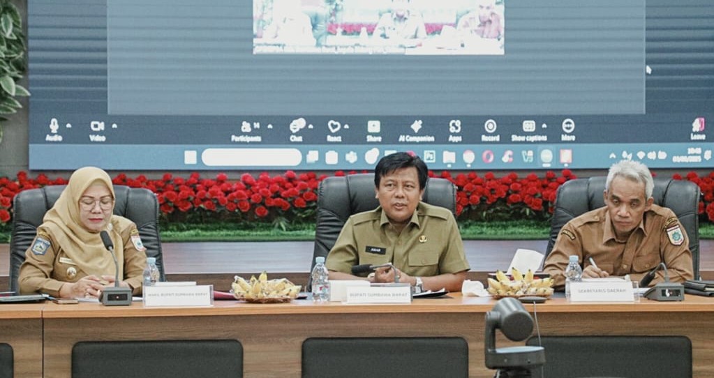 KOMPAK: Bupati KSB Amar Nurmansyah didampingi Wabup Hanipah W Musyafirin dan Sekda KSB Hairul Jibril saat menerima tim penilai KLA tahun 2025, Rabu (4/6).