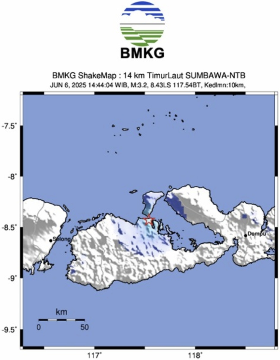 GEMPA BUMI: Stasiun Geofisika BMKG Kelas III Mataram menampilkan peta Pulau Sumbawa yang terdampak gempa tektonik dengan kekuatan magnitudo 3,2 pada Jumat (6/6).