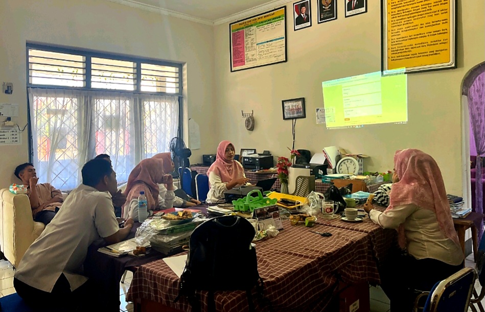 Foto dokumentasi sosialisasi SI GESIT di SDN 17 Ampenan