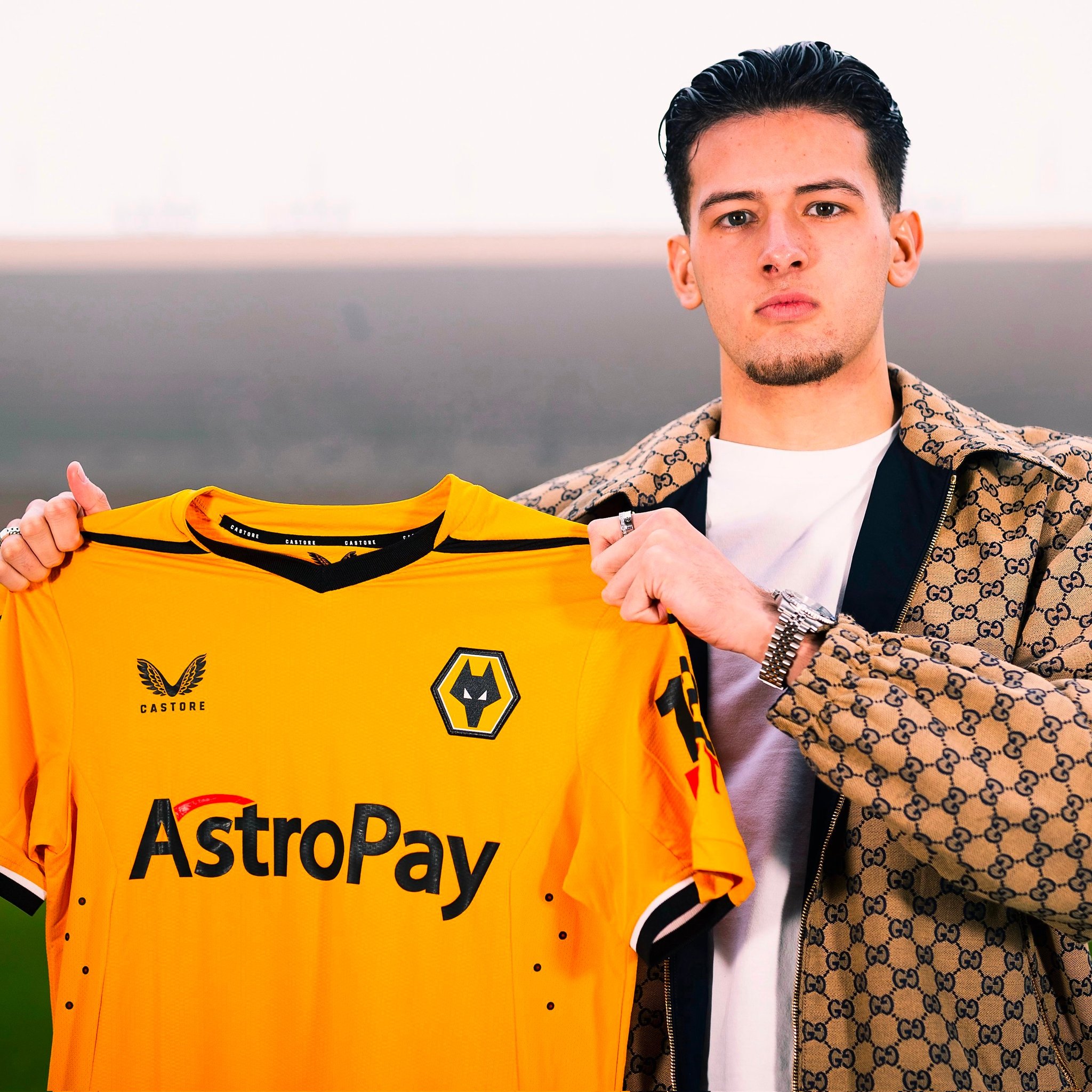 Klub sepakbola asal Inggris Wolves mengumumkan tidak memperpanjang kontrak Justin Hubner dan melepasnya dengan status bebas transfer. (tangkapan layar x@ Extra Time Indonesia)