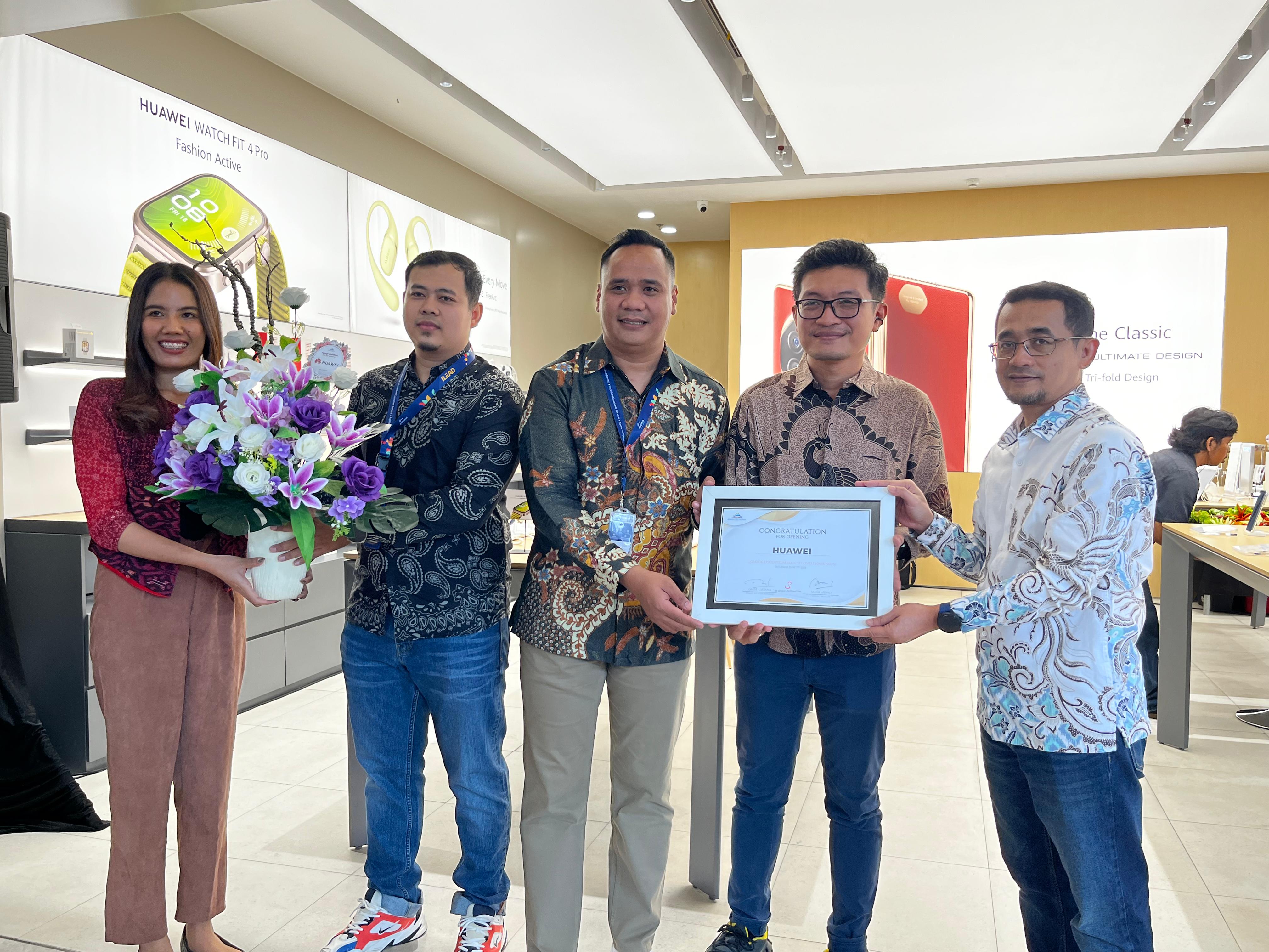 Gerai flagship huawei pertama di ntb kini hadir di lombok epicentrum mall.