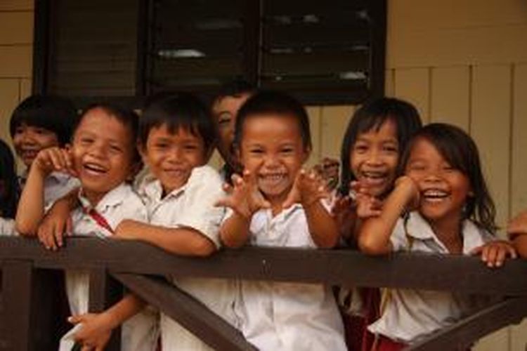 Ilustrasi anak-anak NTB generasi penerus yang ceria dengan masa kecilnya