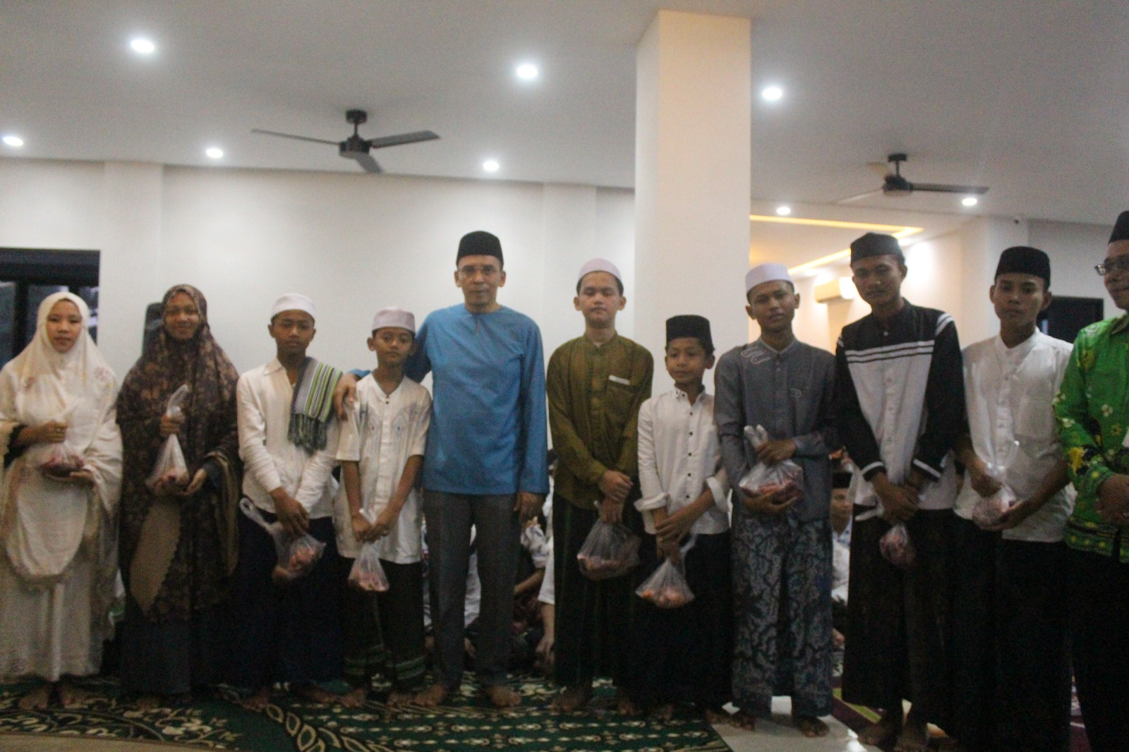 Pengurus Besar Nahdlatul Wathan Diniyah Islamiyah (PB NWDI) menggelar Hiziban Akbar dan Haflah Qurban, Minggu 8 Juni di Mataram dihadiri langsung Ketua Umum PB NWDI Dr TGB H Muhammad Zainul Majdi MA.