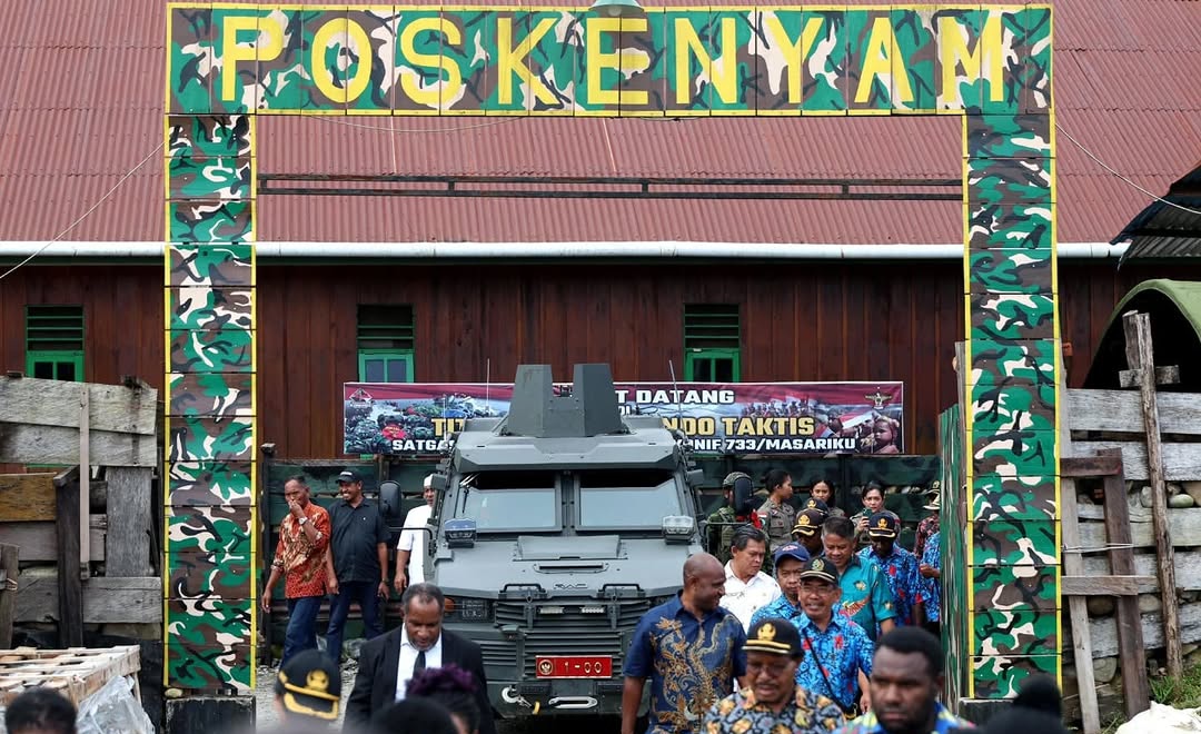 Inilah rantia yang digunakan Menteri Pertahanan Sjafrie Sjamsoeddin bersama Menteri Keuangan Sri Mulyani Indrawati saat kunjungan ke Papua, lengkap dengan pengawalan ketat pasukan TNI.