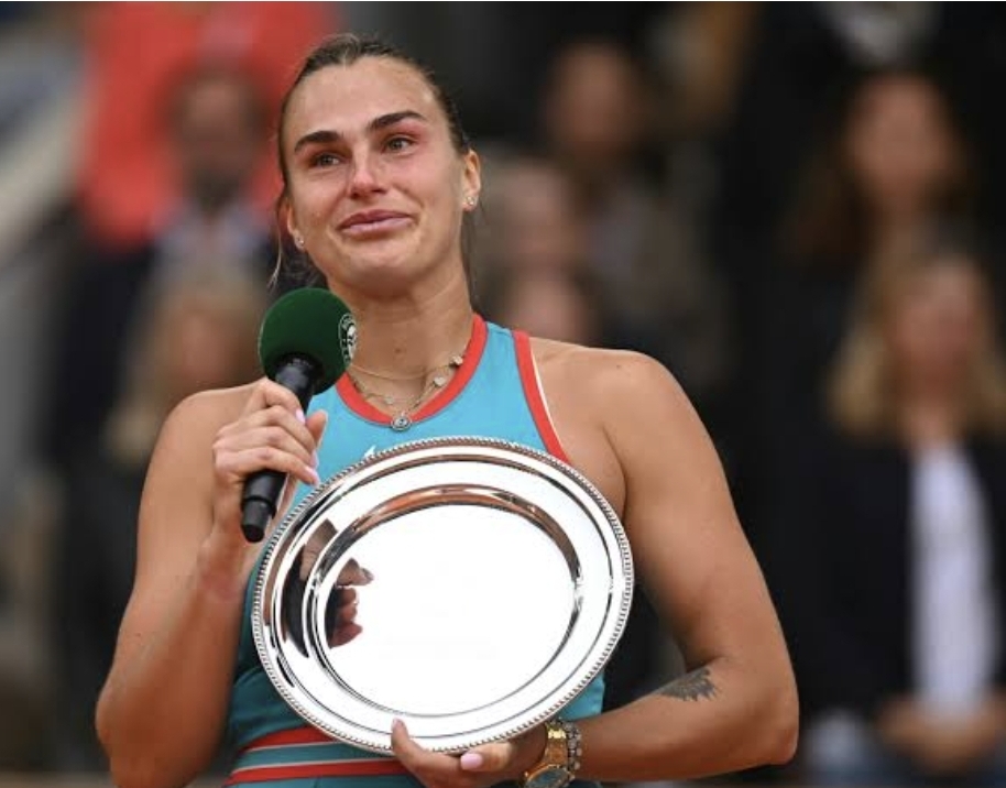 Kekalahan Sabalenka dari Gauff di French Open 2025 terasa lebih menyakitkan karena sebelumnya ia sempat tampil luar biasa di semifinal. (istimewa)