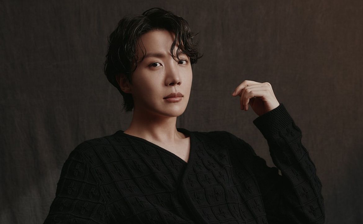 J-Hope bts nostalgia tur hope on the stage di variety show the manager.