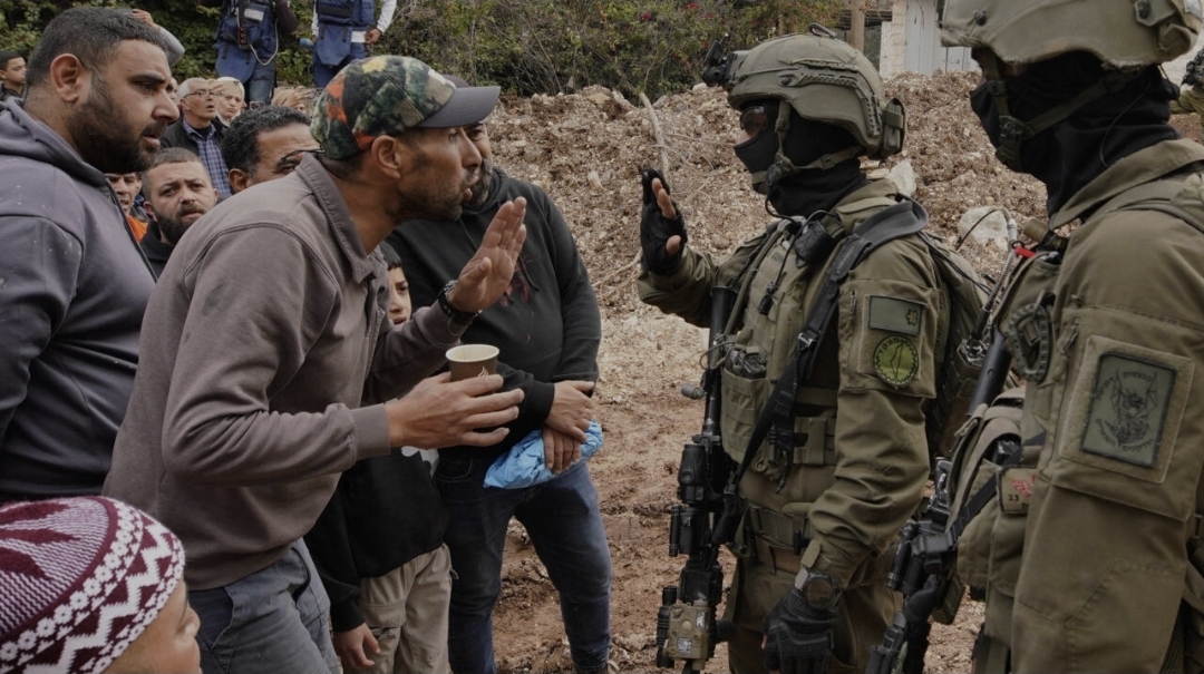 Militer Israel berdalih bahwa mereka hanya menembakkan tembakan peringatan ke arah sekelompok warga yang dianggap sebagai ancaman. (istimewa)