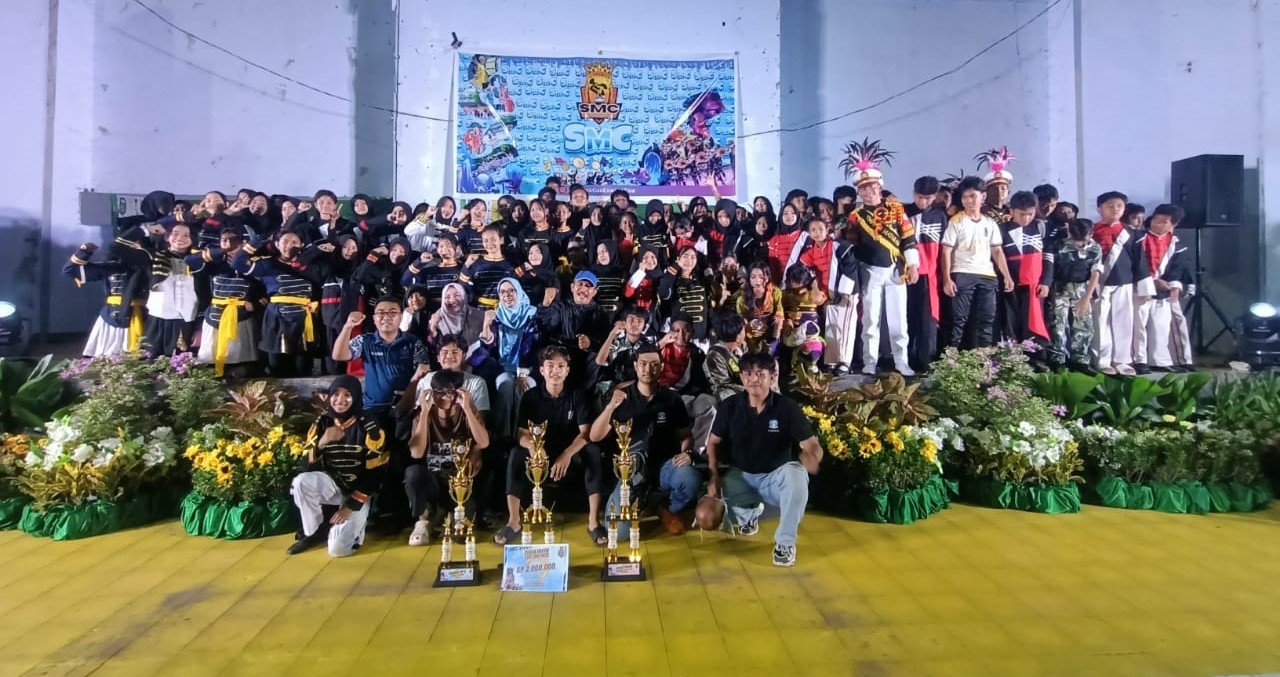Drumband SMPN 13 Mataram menjadi juara umum Swara Marching Competition 2025 di GOR 17 Desember.