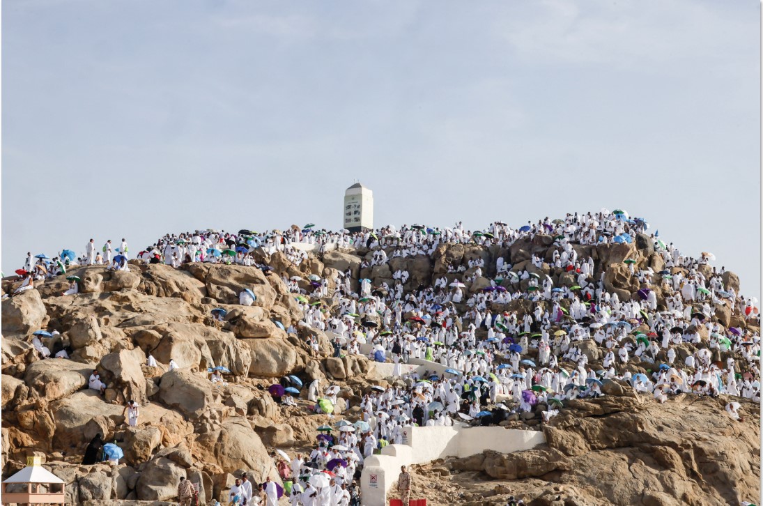 TAMU ALLAH: Jamaah haji dari penjuru dunia saat melaksanakan salat wajib di Masjidilharam, Makkah. Tahun ini jumlah jamaah haji Indonesia yang wafat di Arab Saudi lebih sedikit dari sebelumnya.