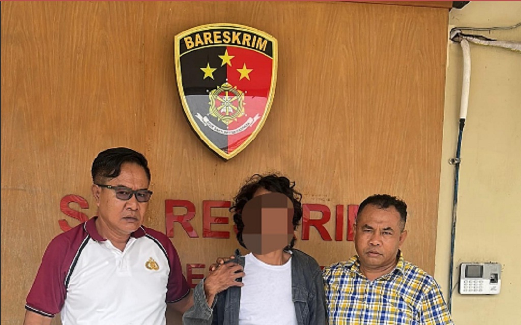 DITANGKAP: Pelaku Samsudin diamankan usai menghabisi istrinya Sri Wahyuni di Polres Dompu, Sabtu (7/6).