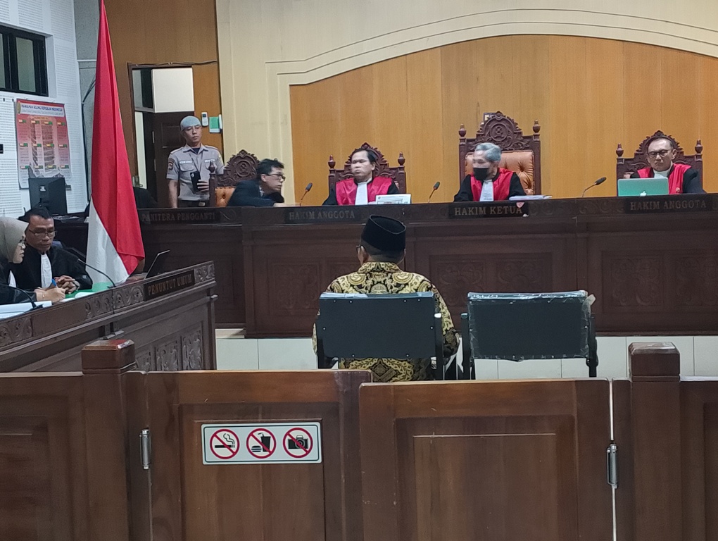 DIAWASI KY: Majelis Hakim saat menyidangkan terdakwa korupsi pengelolaan NCC di Pengadilan Tipikor Mataram, beberapa waktu lalu.&nbsp;
