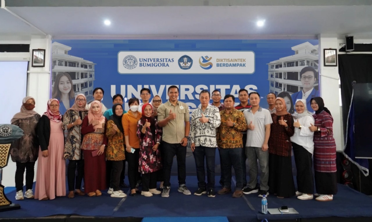 Civitas Akademika Universitas Bumigora saat foto bersama usai seminar dilaksanakan.