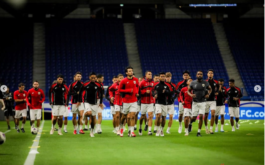 Timnas Indonesia berlatih sesaat sebelum menghadapi Jepang, hasilnya Indonesia kalah 0-6 dari tuan rumah Jepang.