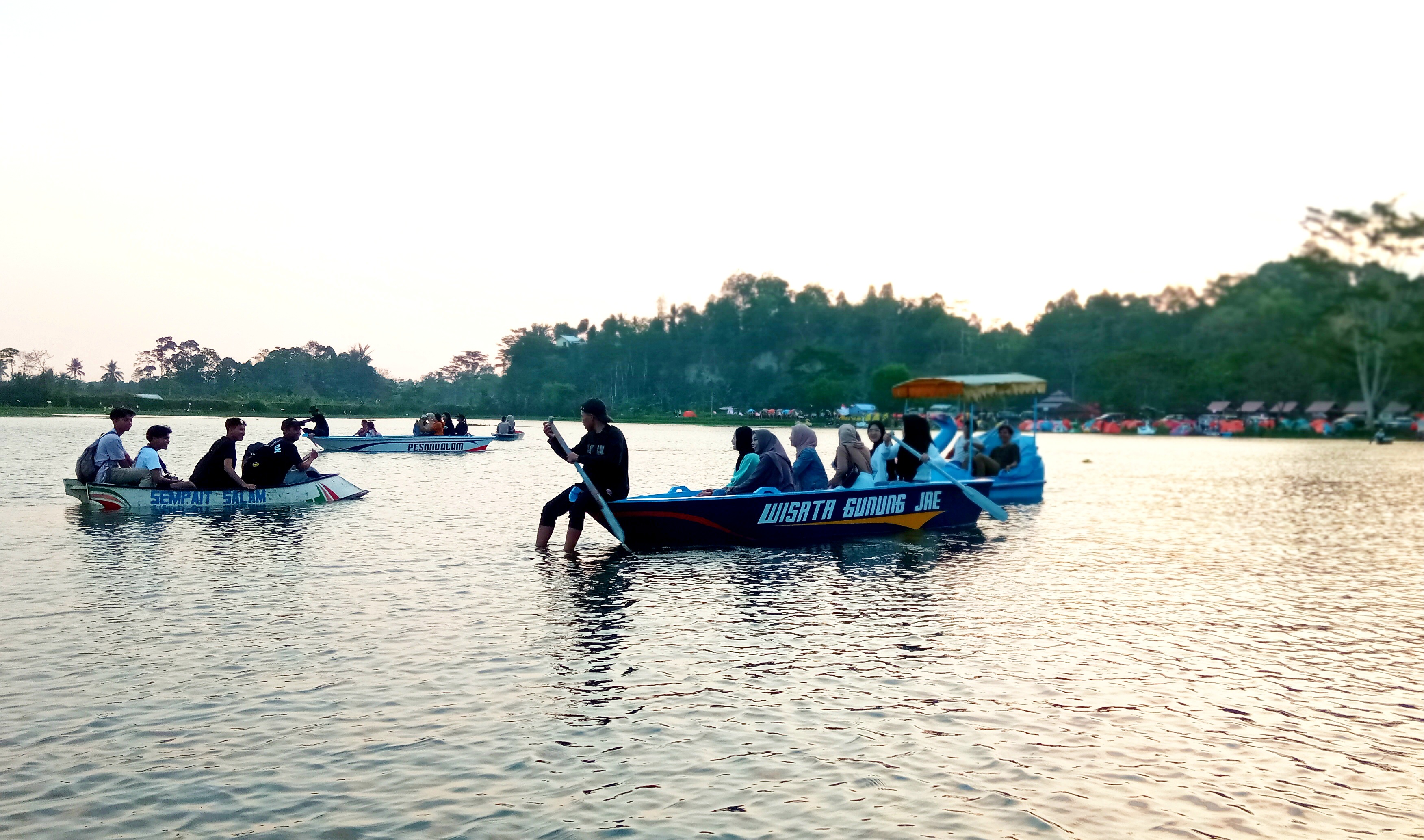 WISATA ALAM: Danau yang ada di kawasan wisata alam Gunung Jae menjadi salah satu daya tarik bagi wisatawan.