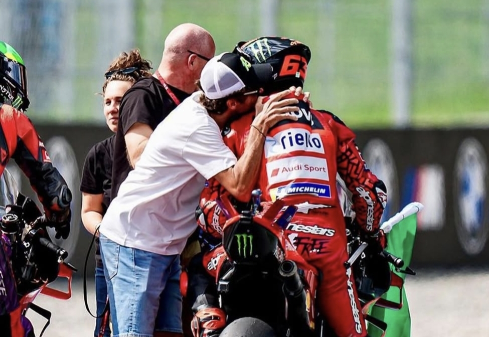 Legenda MotoGP dan mentor Bagnaia di VR46 Academy dikabarkan siap memberi bonus USD 100.000 jika Bagnaia bisa mengalahkan Marquez di Mugello.&nbsp;(Foto: instagram)