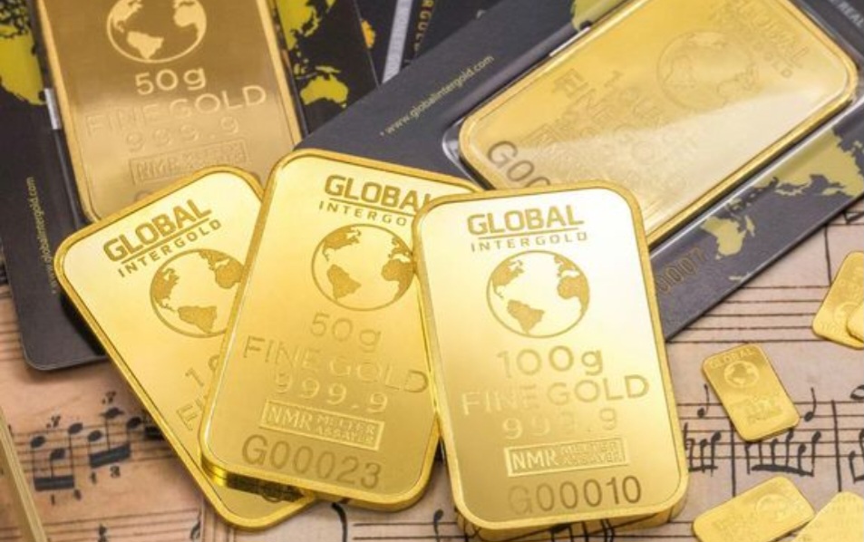 Harga emas dunia anjlok