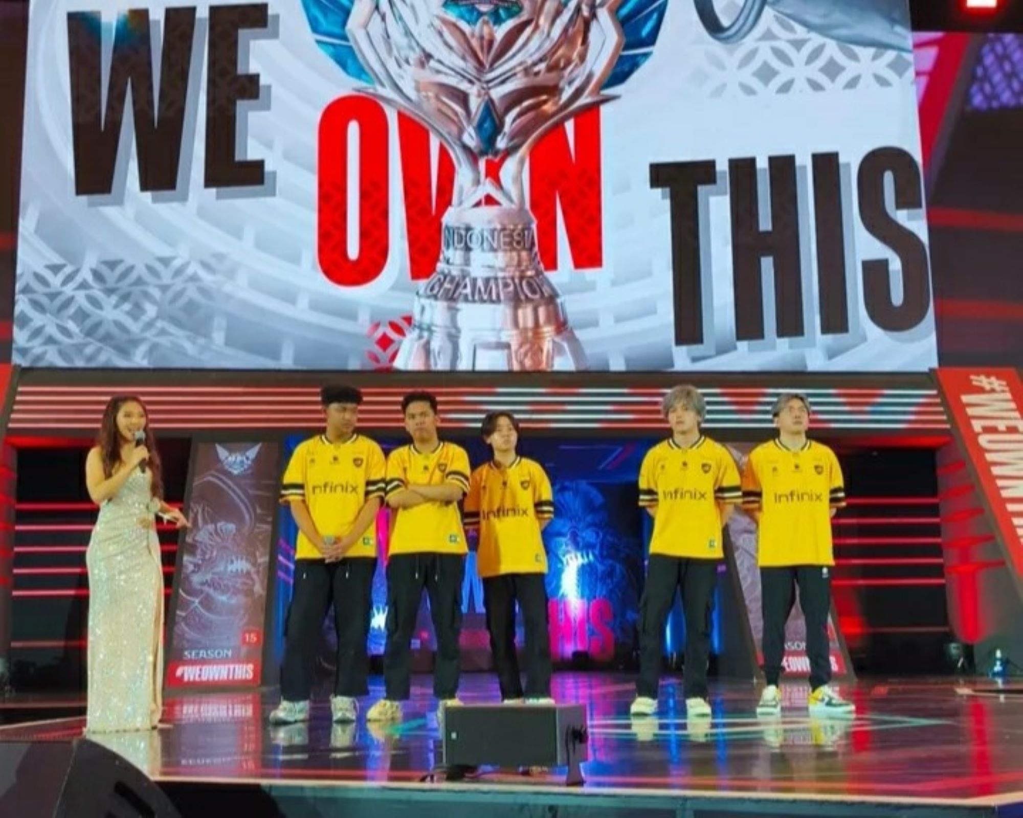 ONIC Esports menunjukkan taringnya. Hari pertama playoff MPL ID S15 di Jakarta International Velodrome dibuka dengan duel sengit antara ONIC Esports dan Team Liquid ID (TLID).