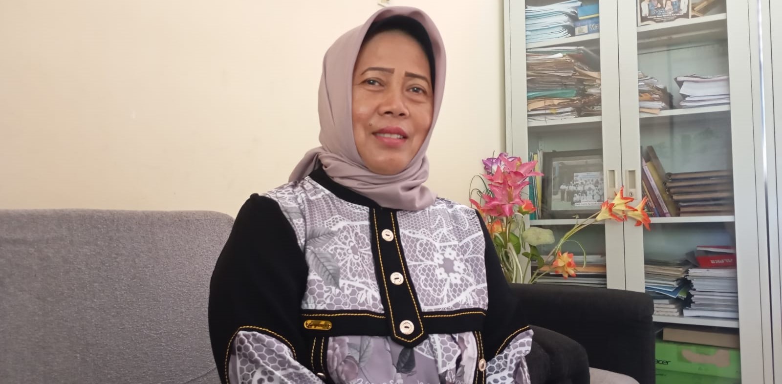 Kepala SMPN 14 Mataram Lina Yeti Budiasih