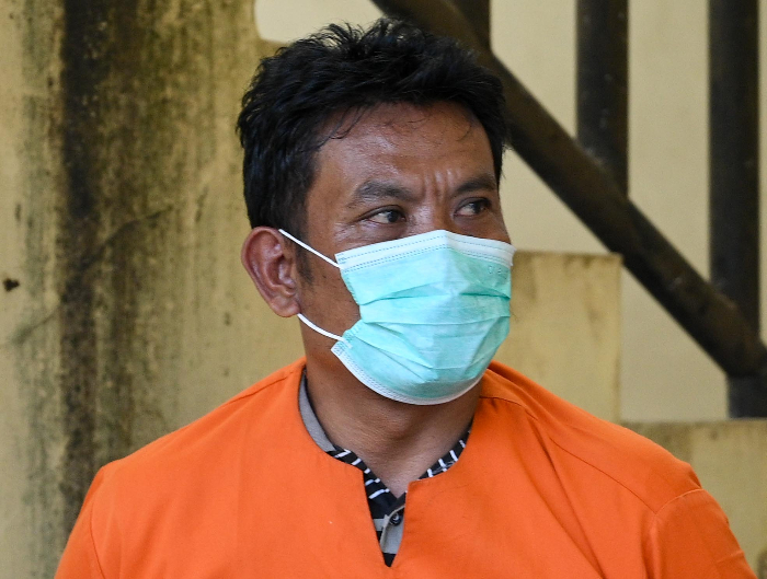 Joko Suyoto, ayah dari penyanyi cilik Farel Prayoga, ditangkap polisi karena terlibat judi online atau judol.
