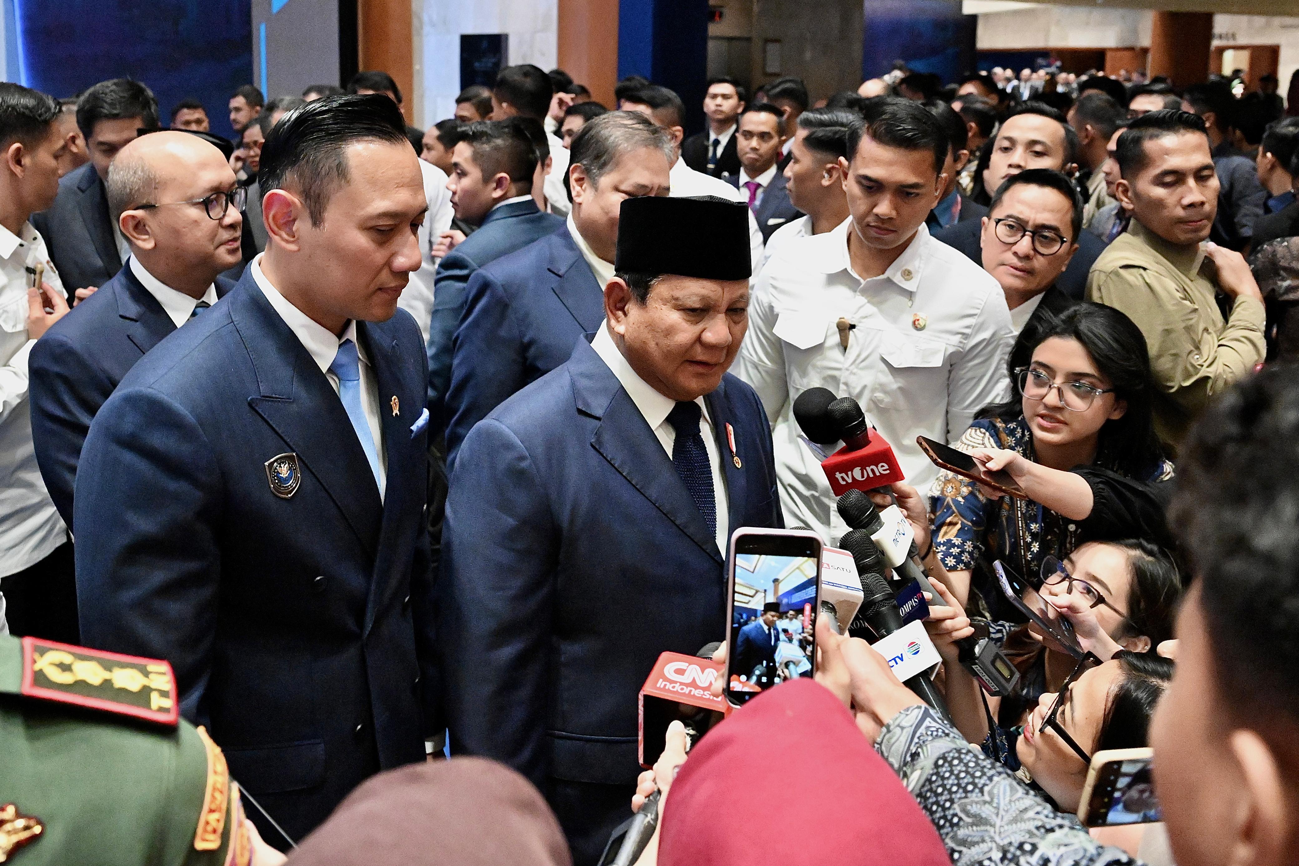 Presiden Prabowo Subianto saat memberikan keterangan di hadapan awak media, usai Konferensi Internasional Infrastruktur 2025 di JCC, Kamis (12/05)
