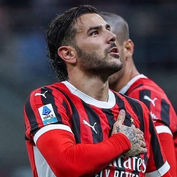 Theo Hernandez, pemain AC Milan yang dikabarkan segera hengkang.
