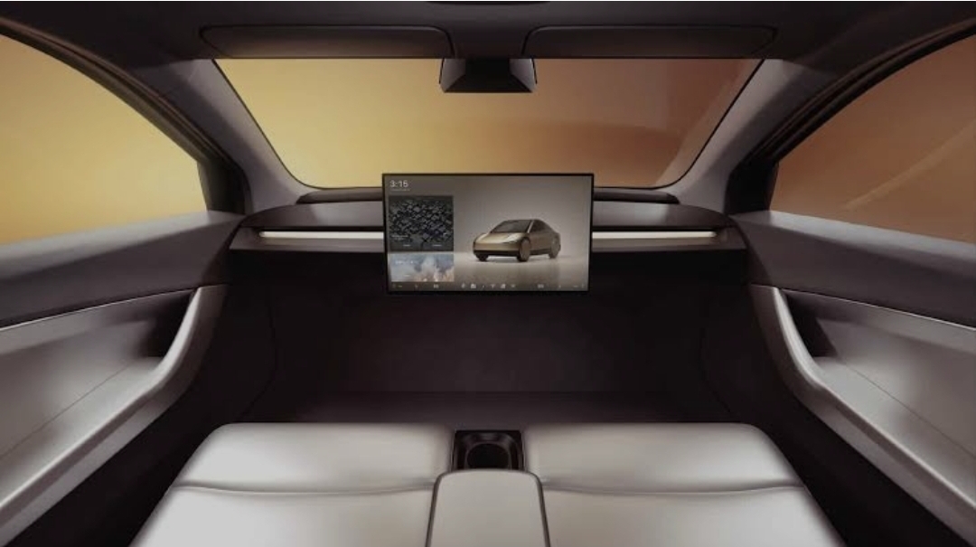 Elon Musk mengungkapkan prototipe masa depan, Cybercab, yang benar-benar tanpa setir dan pedal, bakal mulai diproduksi pada 2026.