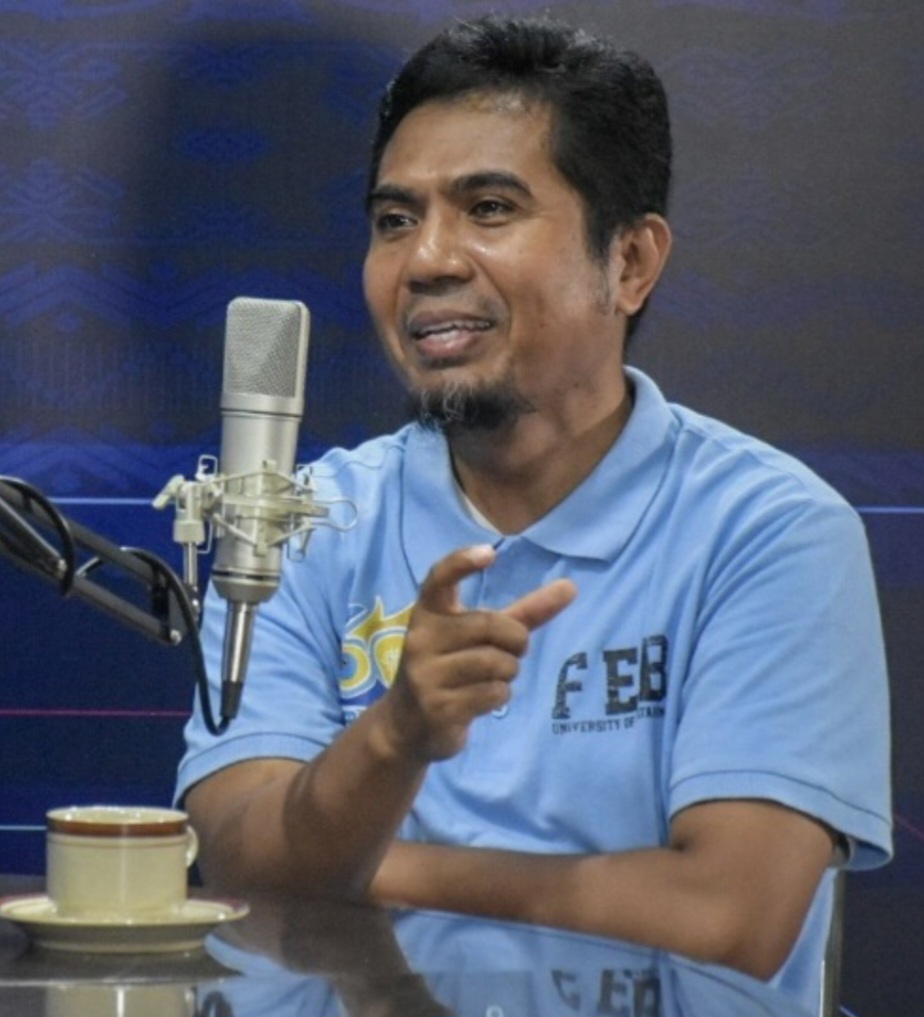 DISKUSI NTB MENDUNIA: Ekonom Unram Dr Firmansyah menyampaikan konektivitas infrastruktur jadi kunci mengungkit pertumbuhan ekonomi NTB.