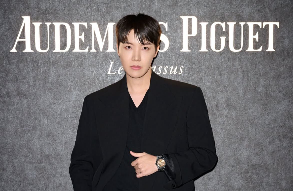 J-Hope bts rilis lagu dan music video killin it girl feat glorilla.
