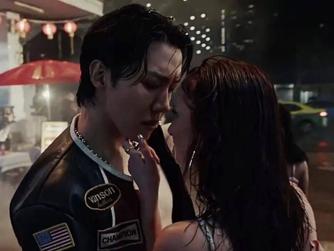 J-Hope bts rilis lagu dan music video killin it girl feat glorilla.