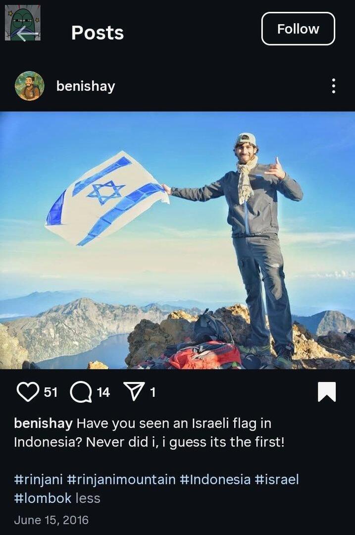 Pendaki asing kibarkan bendera Israel di Gunung Rinjani, Lombok. (Foto: tangkapan layar unggahan media sosial)