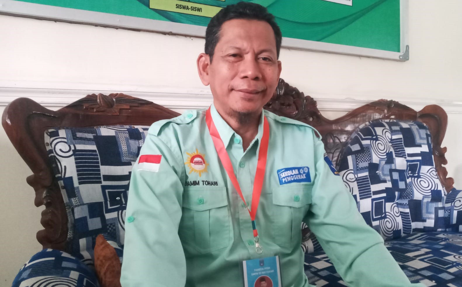 Kepala SMPN 10 Mataram H Chamim Tohari