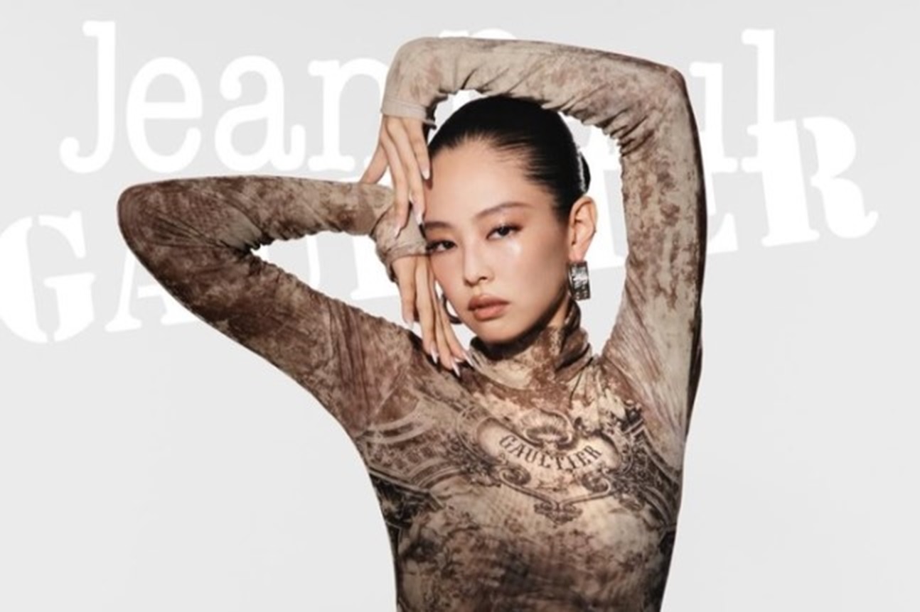 Body goals, pemotretan terbaru jennie blackpink bareng brand jean paul gaultier bikin cewek-cewek jadi iri
