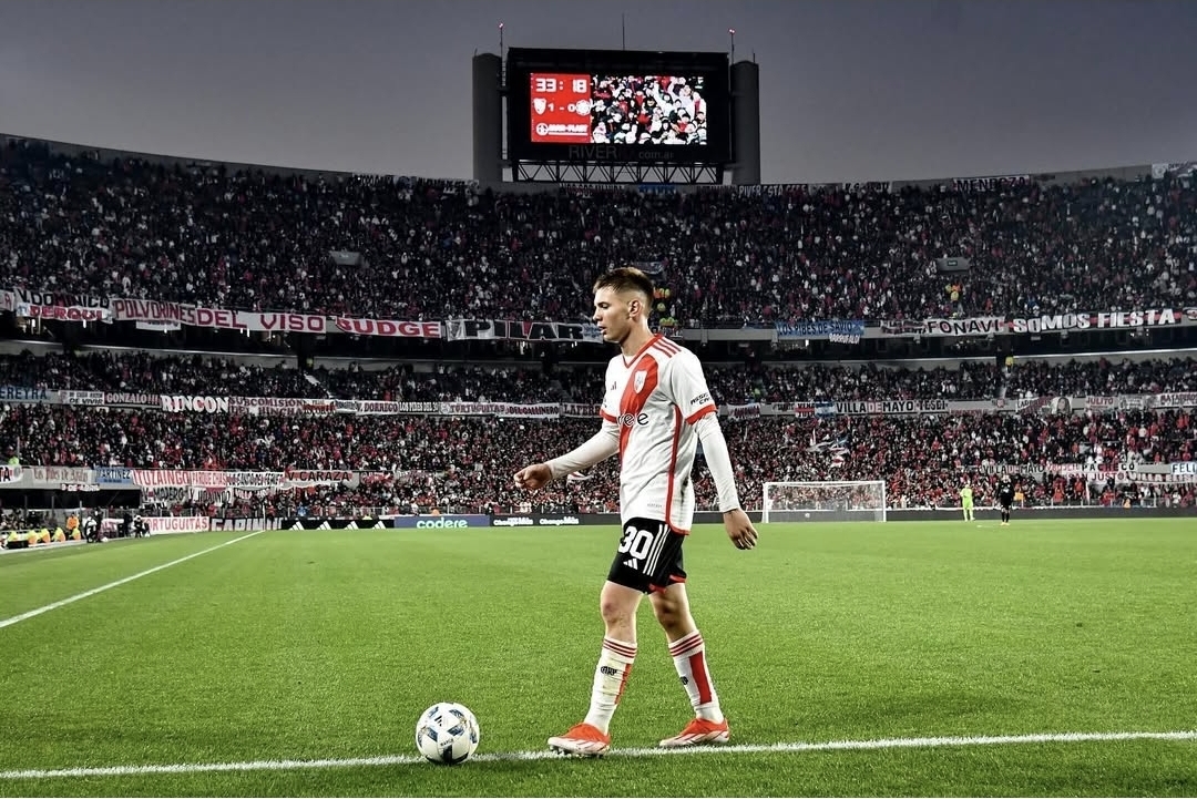 Franco Mastantuono, wonderkid River Plate itu resmi ditebus Los Blancos senilai &euro;45 juta (sekitar Rp790 miliar), ini salah satu transfer rekor tertinggi pemain muda Argentina. (Foto: instagram)