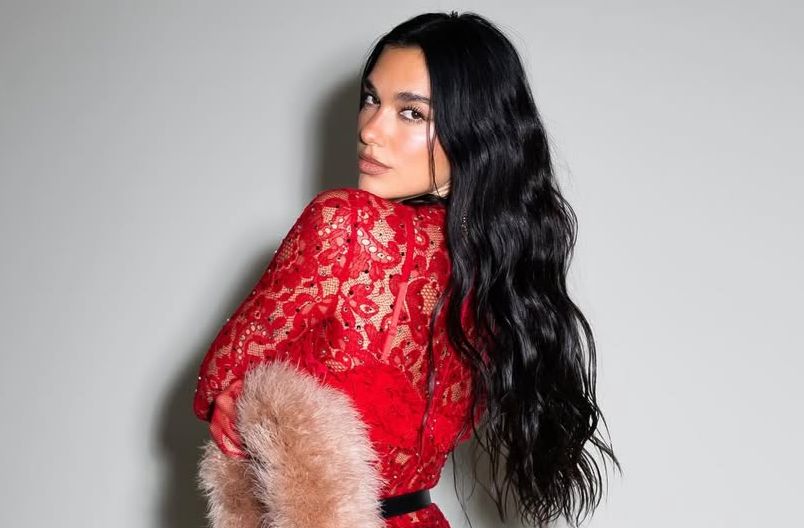 Penyanyi dua lipa umumkan pertunangan dengan callum turner.