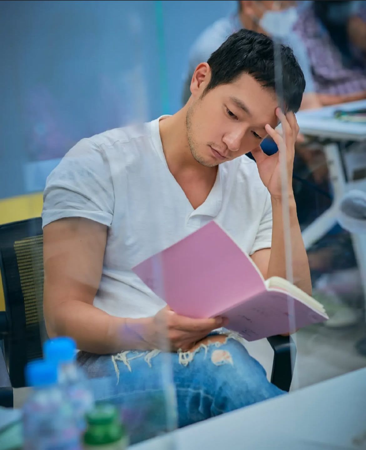 Aktor Son Suk Ku