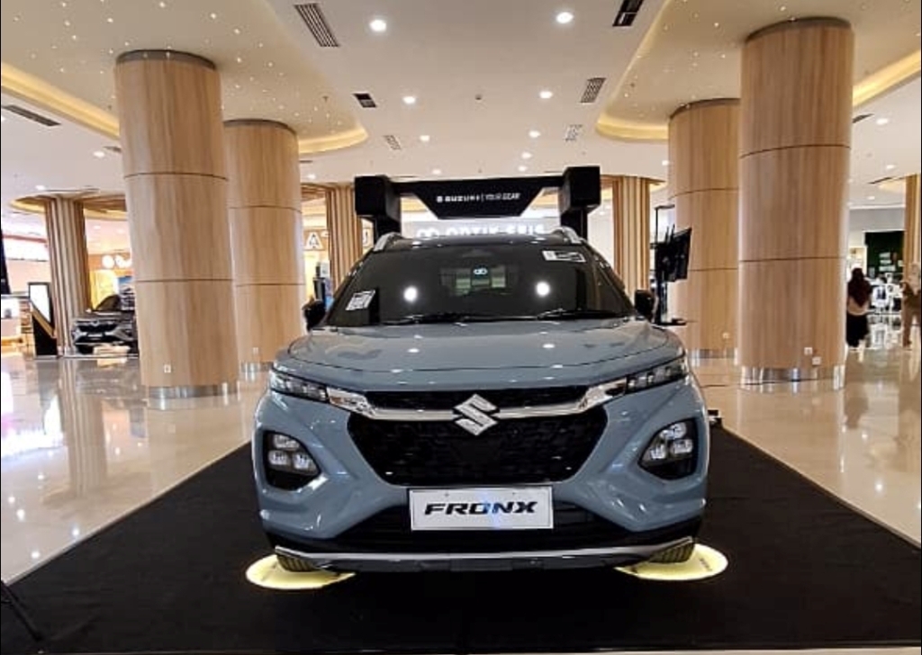 BERKELAS: Suzuki Fronx yang ditampilkan di Lombok Epicentrum Mall, Minggu (15/6).