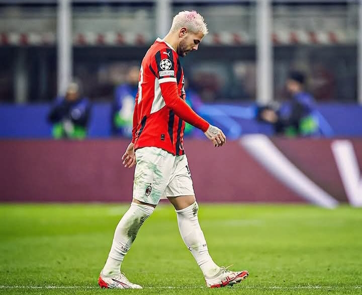 Pemain AC Milan Theo Hernandez yang semakin dekat dengan pintu perpisahan.