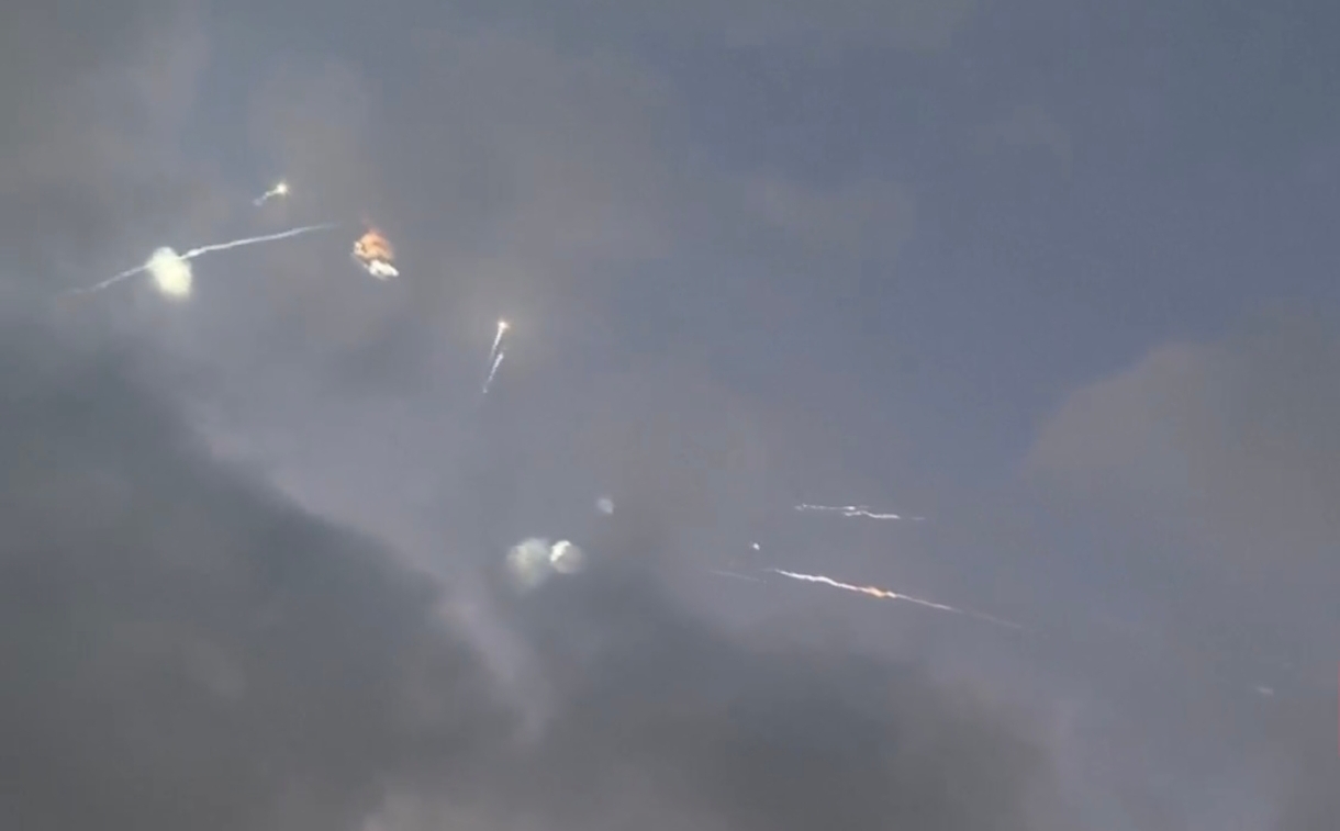 LANGIT ISRAEL: Sistem Iron Dome Israel dikanatkan saling menghancurkan karena strategi jenius dari Iran.