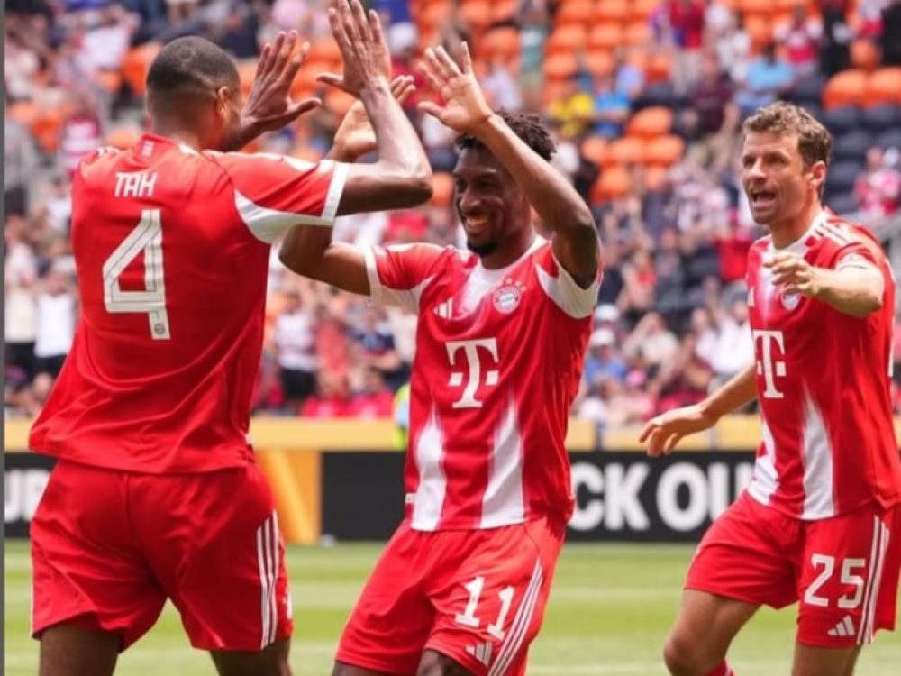 Pemain Bayern Muenchen merayakan gol yang dicetak ke gawang Auckland City pada pertandingan yang berakhir 10-0 untuk kemenangan raksasa Jerman tersebut.