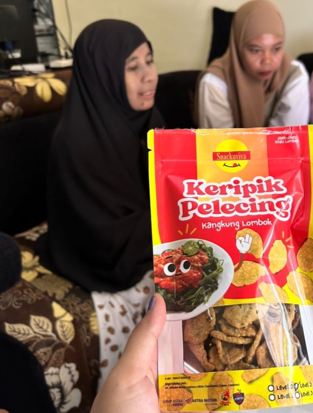 Kripik Plecing Kangkung Makin Eksis jadi Buah Tangan Wisatawan Lombok